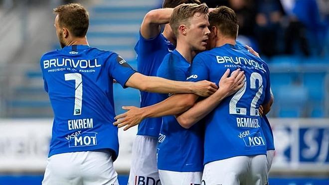 [棋牌]奇略研究所：卡子哥卞相壹 读秒中亏炸的一盘.